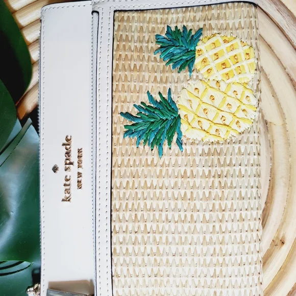 🆕 Pina colada pineapple fruit yellow green kate spade wristlet wallet straw